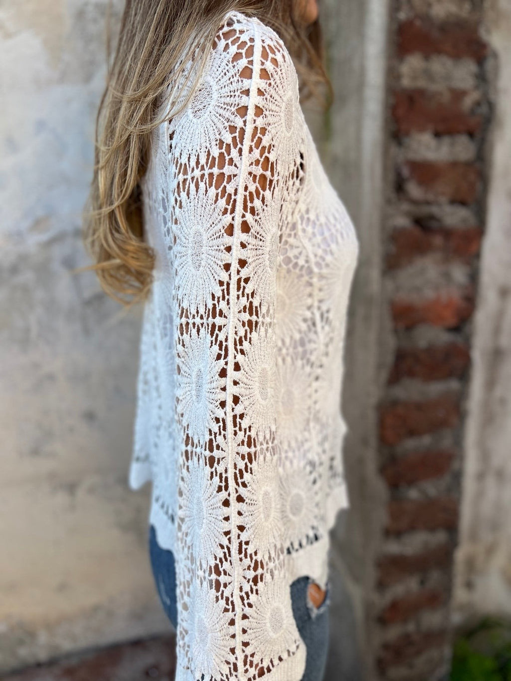 💥Langermet topp med brodert V-hals og knapper, de beste gavene