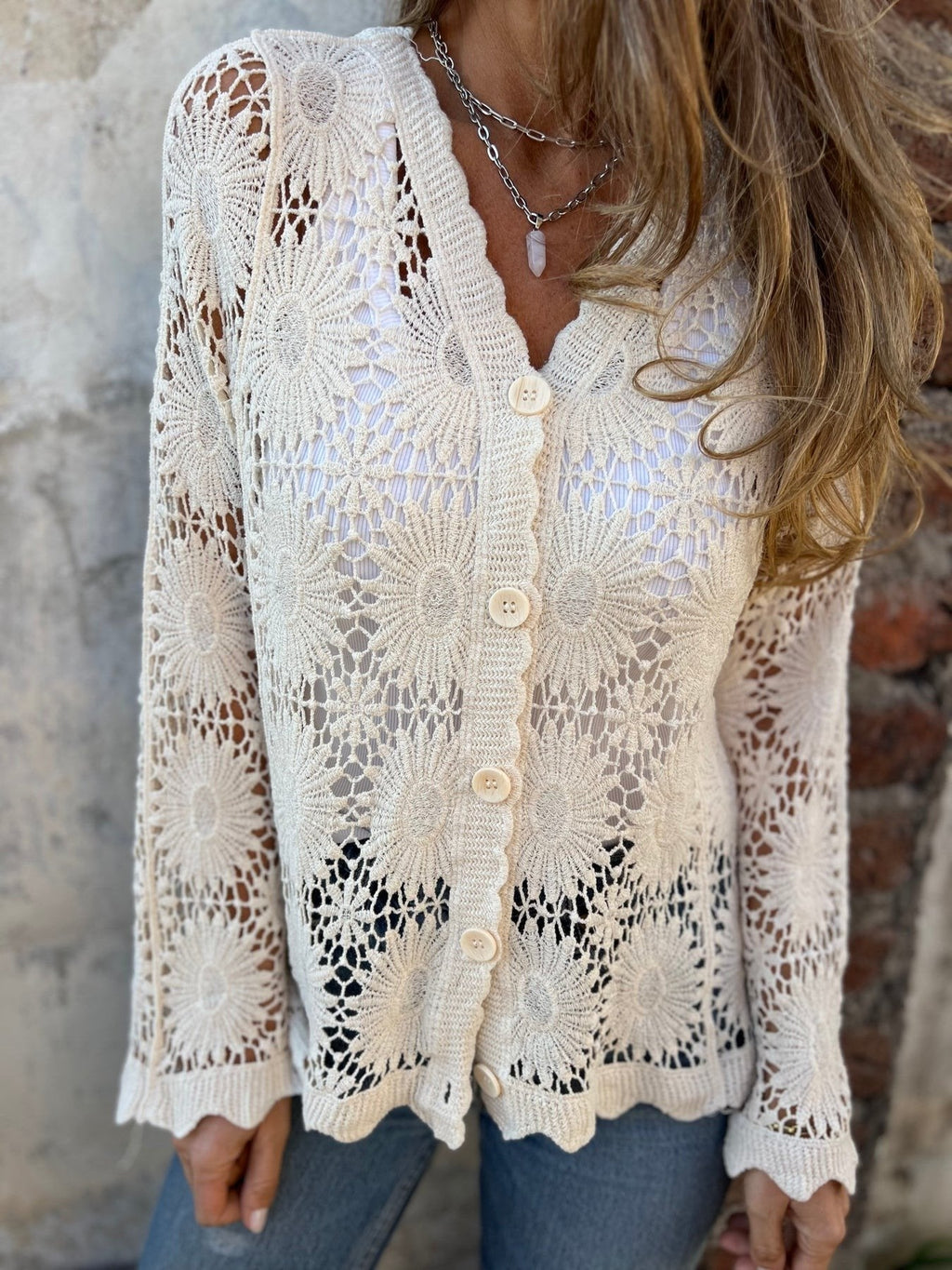 💥Langermet topp med brodert V-hals og knapper, de beste gavene