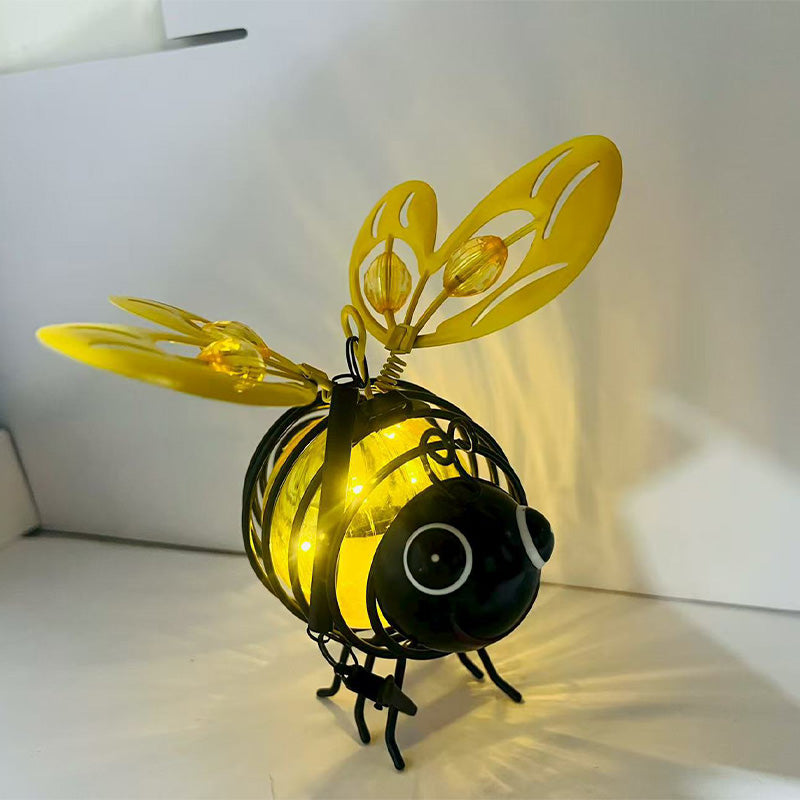 🌙🐝 Hängande solcellslampa med bi-design – varmt bärnstensfärgat sken, flimmerfri och perfekt för trädgårdsfester, camping eller barnrum – sprider glädje både dag och natt 🌞🌜